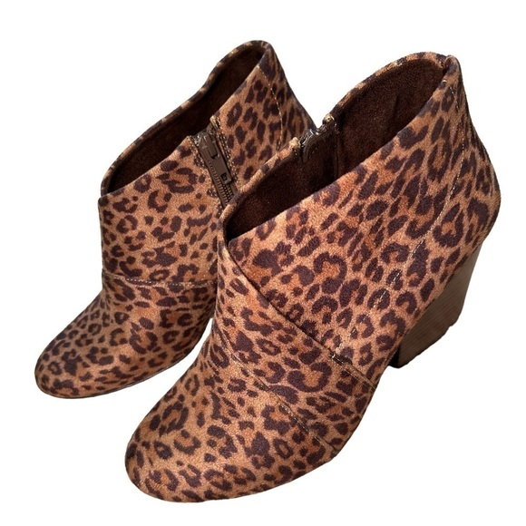 Bella Vita Womens Kira II Animal Print Heeled Ankle Bootie Boot, Size 8 - Picture 3 of 11